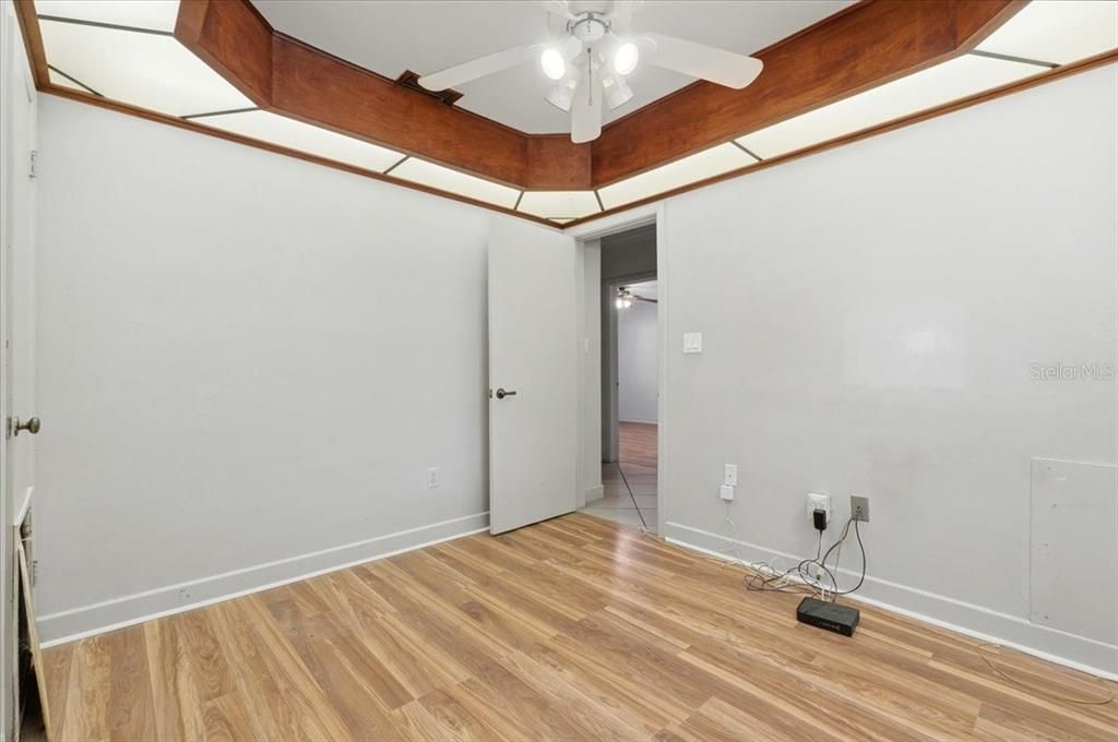 For Sale: $300,000 (3 beds, 2 baths, 1852 Square Feet)