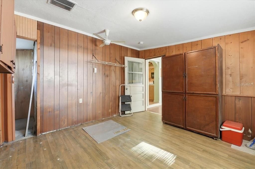 For Sale: $300,000 (3 beds, 2 baths, 1852 Square Feet)