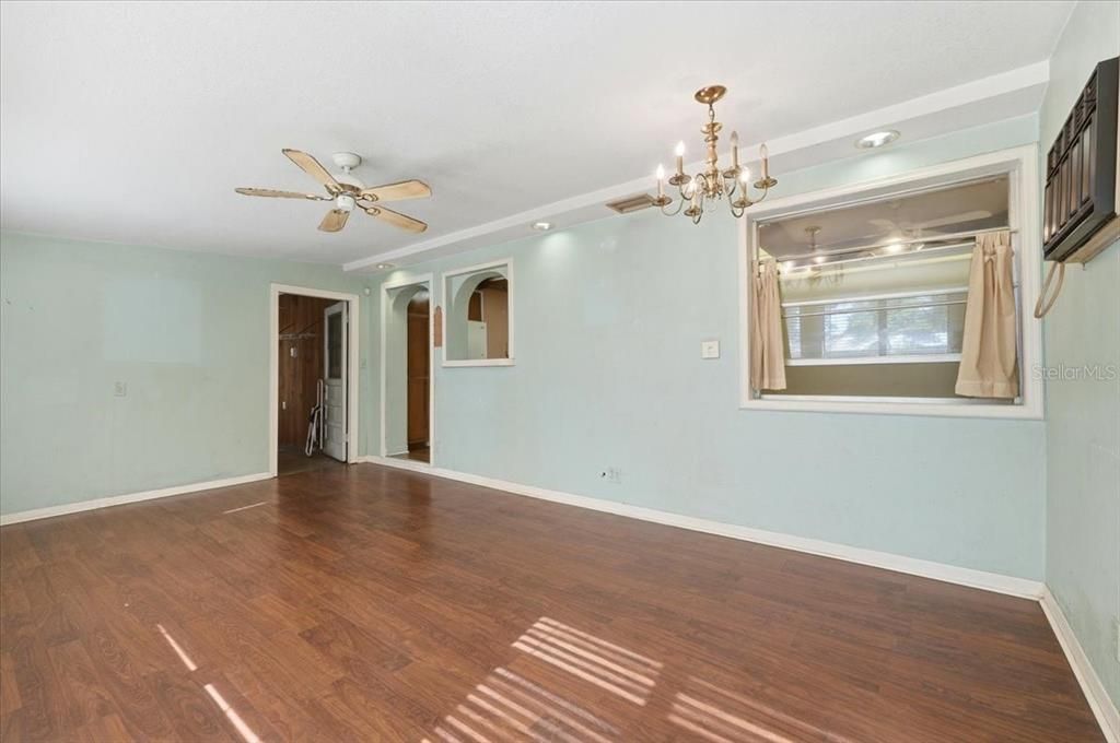 For Sale: $300,000 (3 beds, 2 baths, 1852 Square Feet)