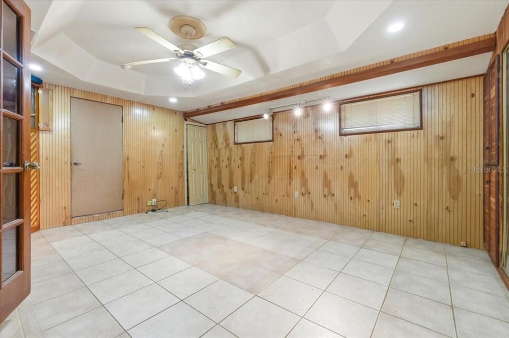 For Sale: $300,000 (3 beds, 2 baths, 1852 Square Feet)