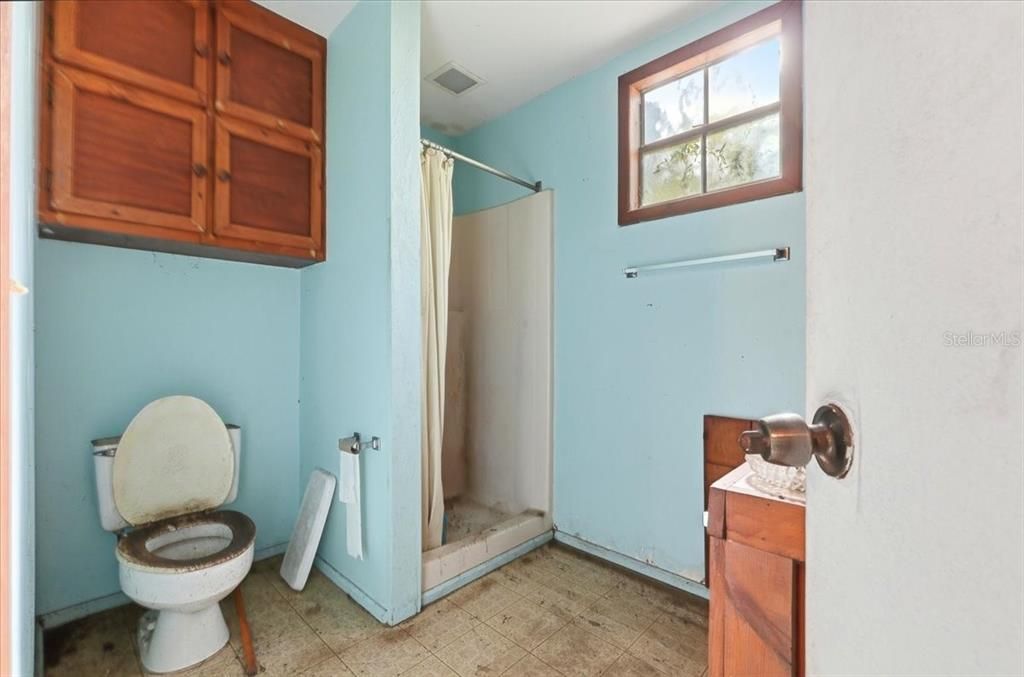 For Sale: $300,000 (3 beds, 2 baths, 1852 Square Feet)