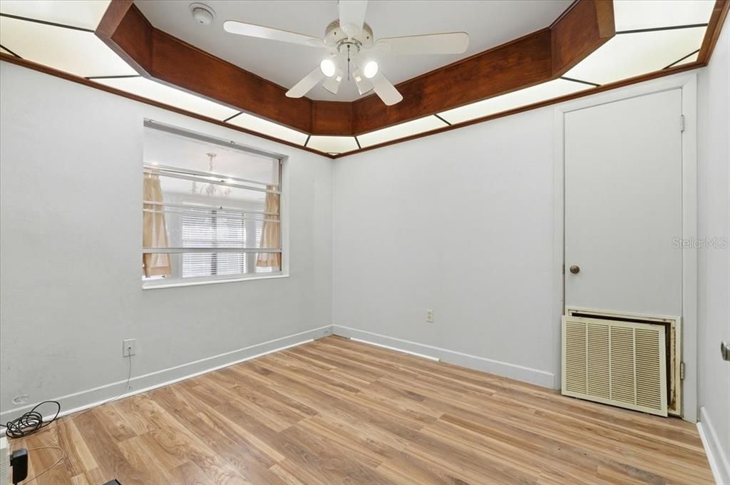 For Sale: $300,000 (3 beds, 2 baths, 1852 Square Feet)