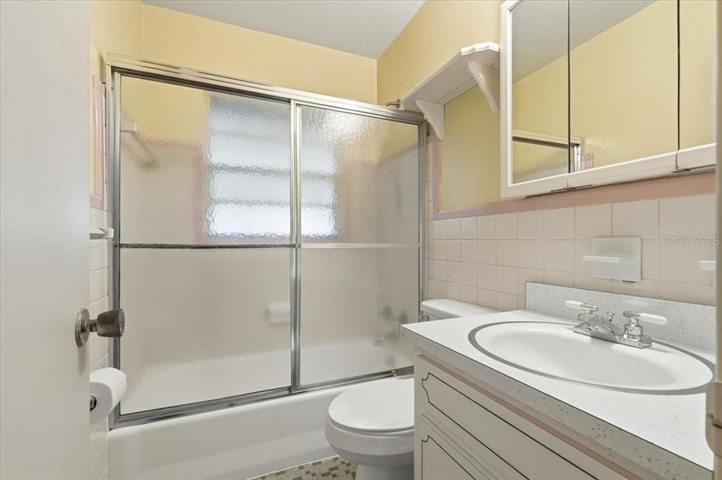 For Sale: $300,000 (3 beds, 2 baths, 1852 Square Feet)