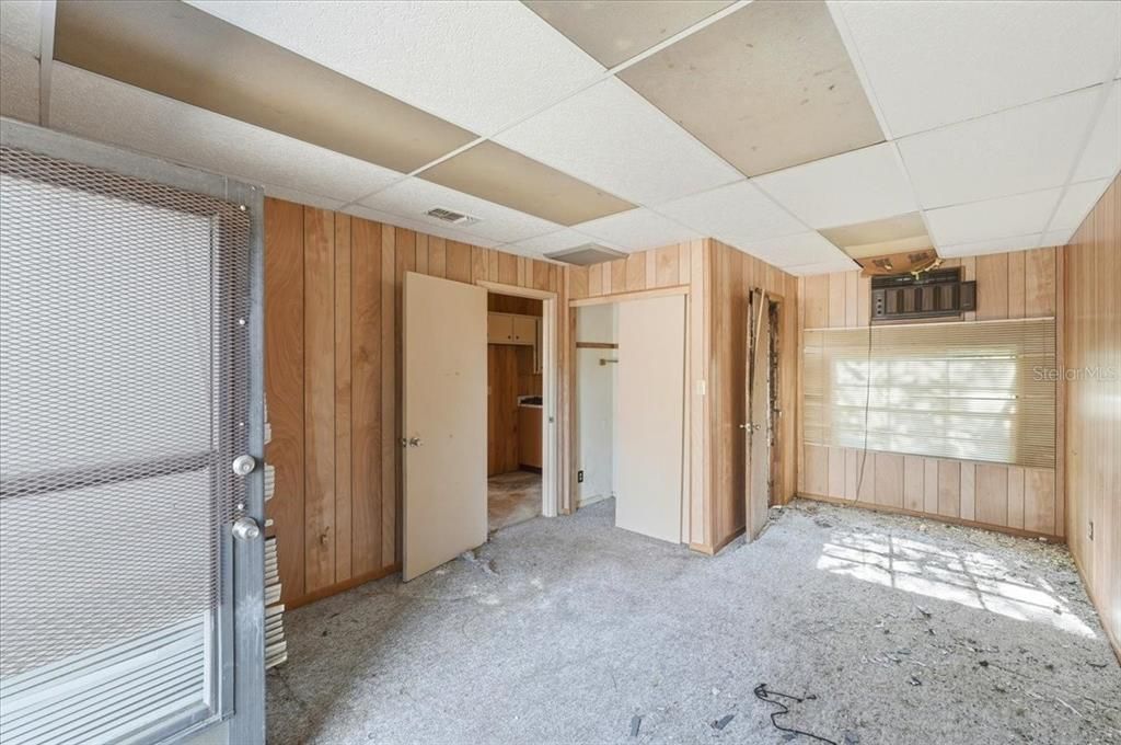 For Sale: $300,000 (3 beds, 2 baths, 1852 Square Feet)