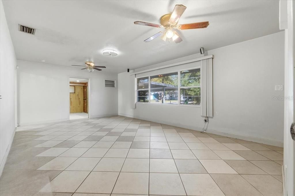 For Sale: $300,000 (3 beds, 2 baths, 1852 Square Feet)