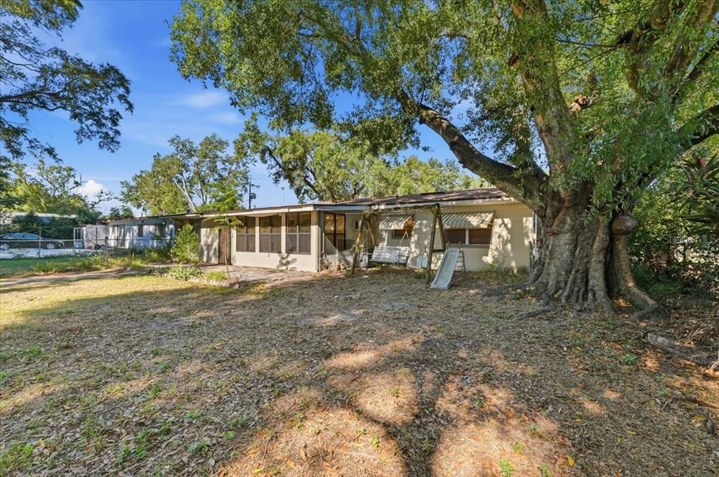 For Sale: $300,000 (3 beds, 2 baths, 1852 Square Feet)