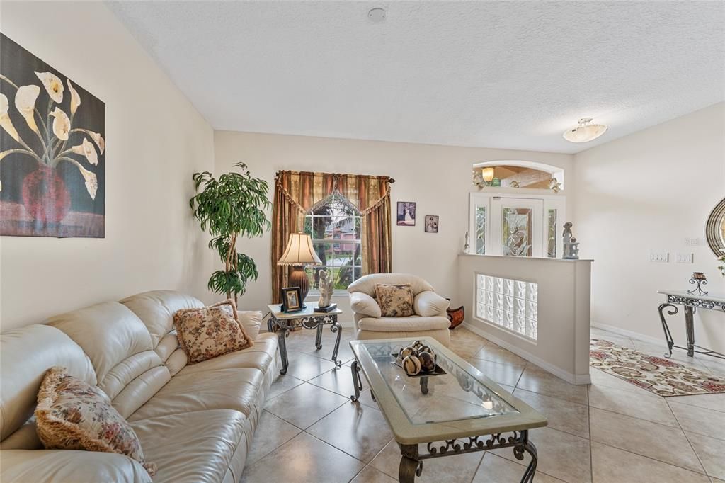 待售: $385,000 (3 贝兹, 2 浴室, 2364 平方英尺)