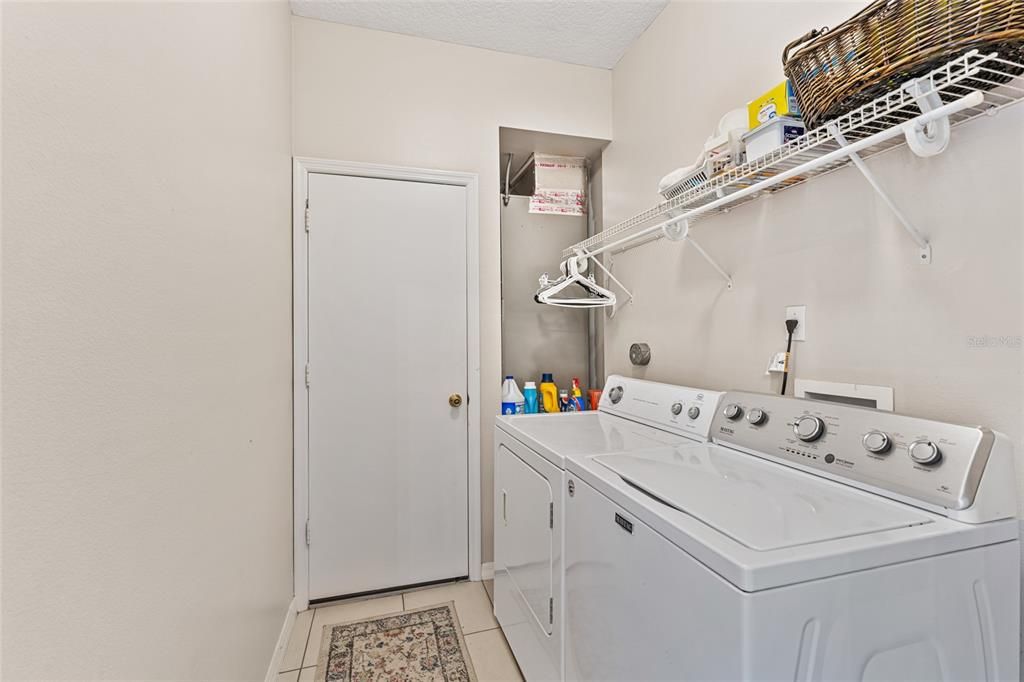 待售: $385,000 (3 贝兹, 2 浴室, 2364 平方英尺)