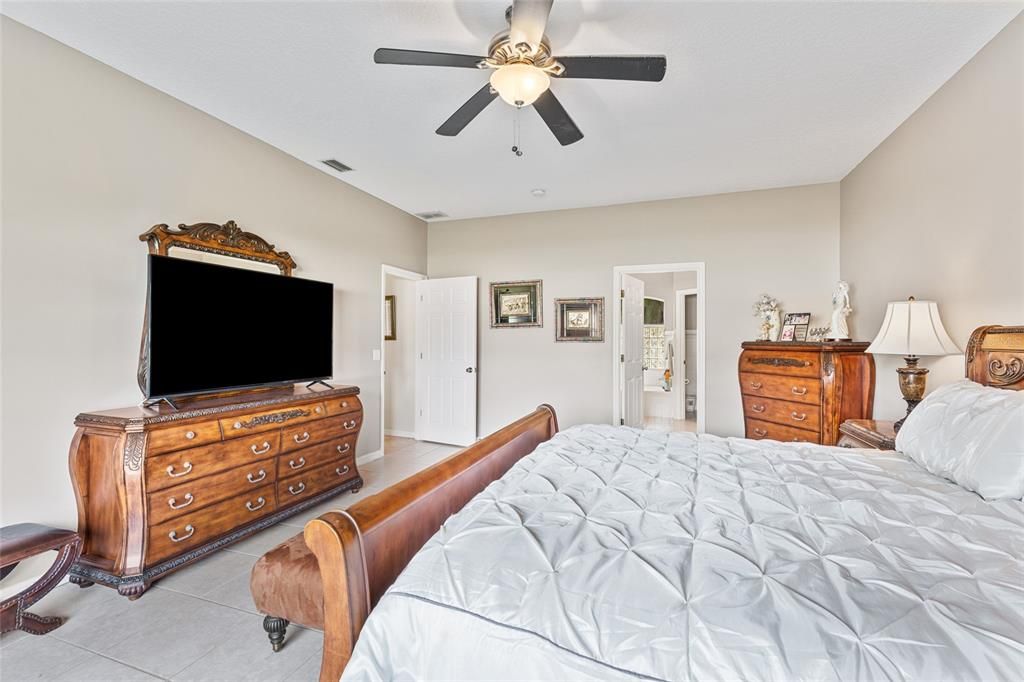 待售: $385,000 (3 贝兹, 2 浴室, 2364 平方英尺)