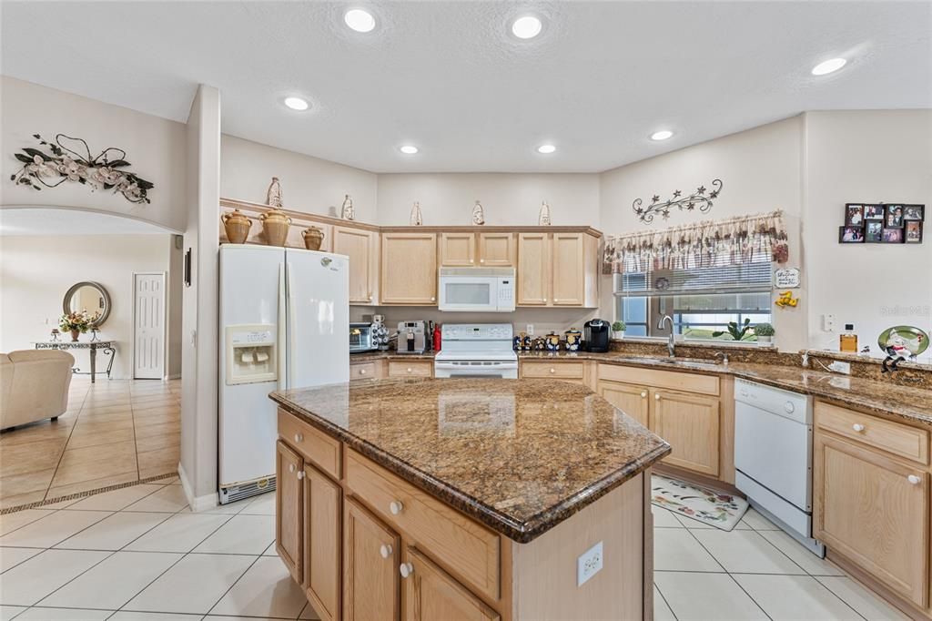 待售: $385,000 (3 贝兹, 2 浴室, 2364 平方英尺)