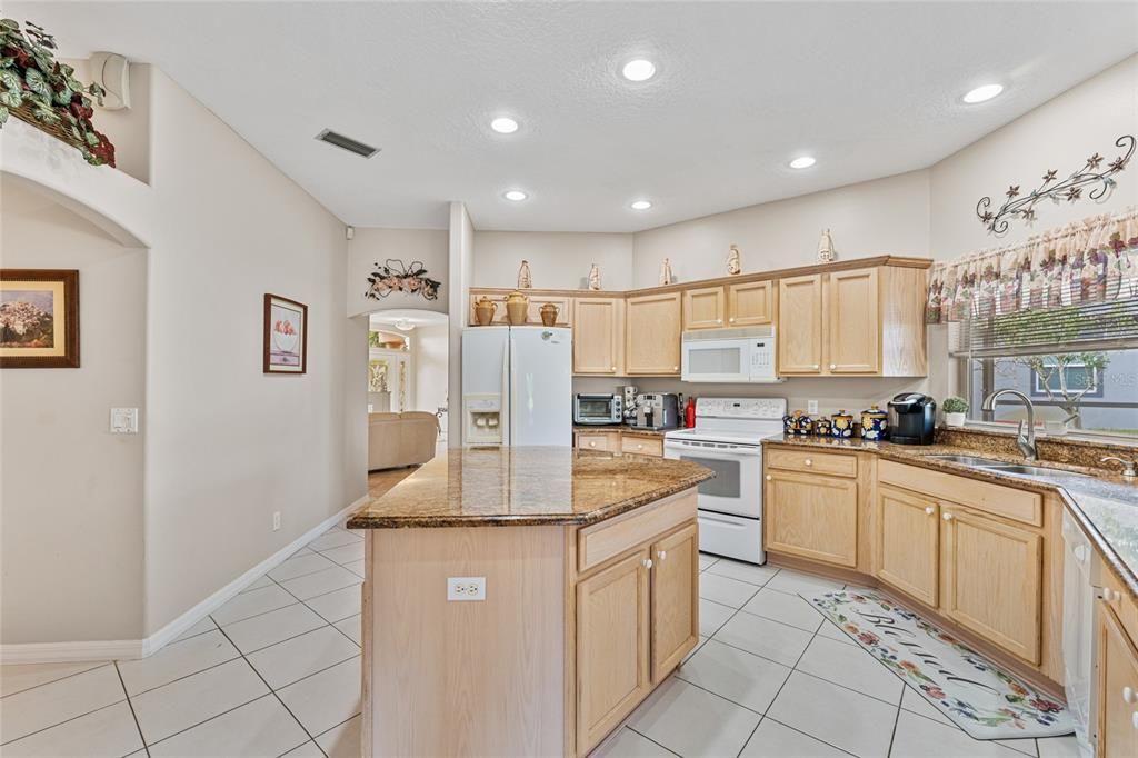 待售: $385,000 (3 贝兹, 2 浴室, 2364 平方英尺)