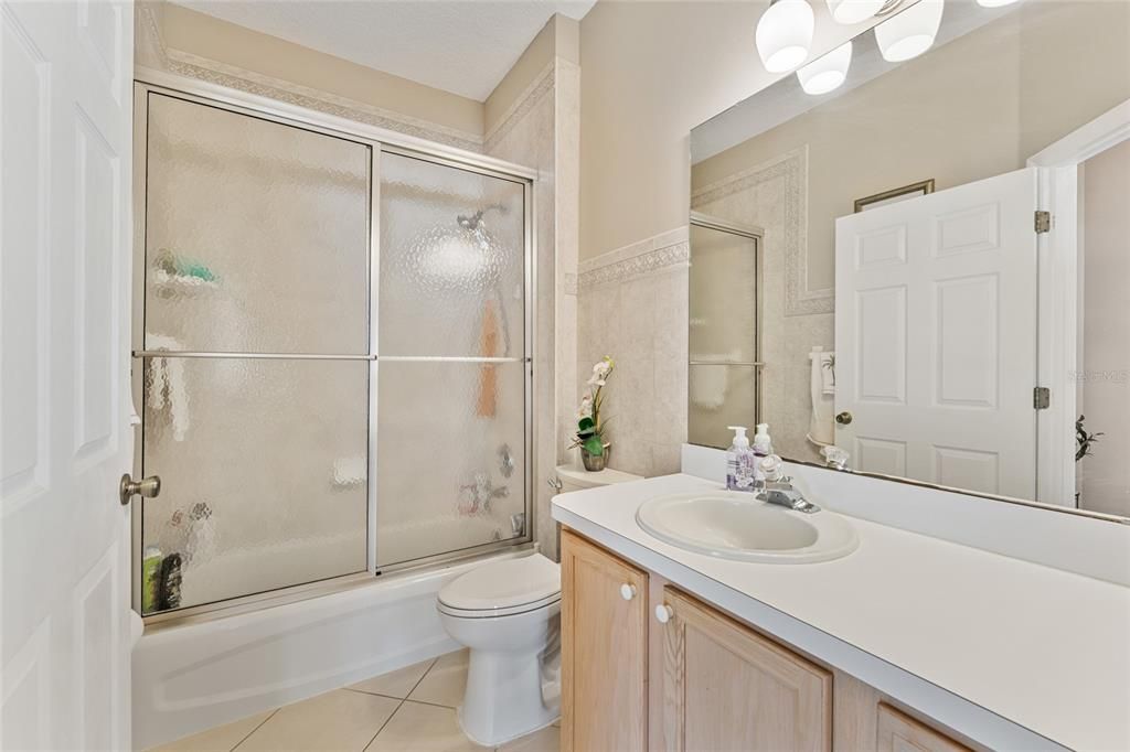 待售: $385,000 (3 贝兹, 2 浴室, 2364 平方英尺)