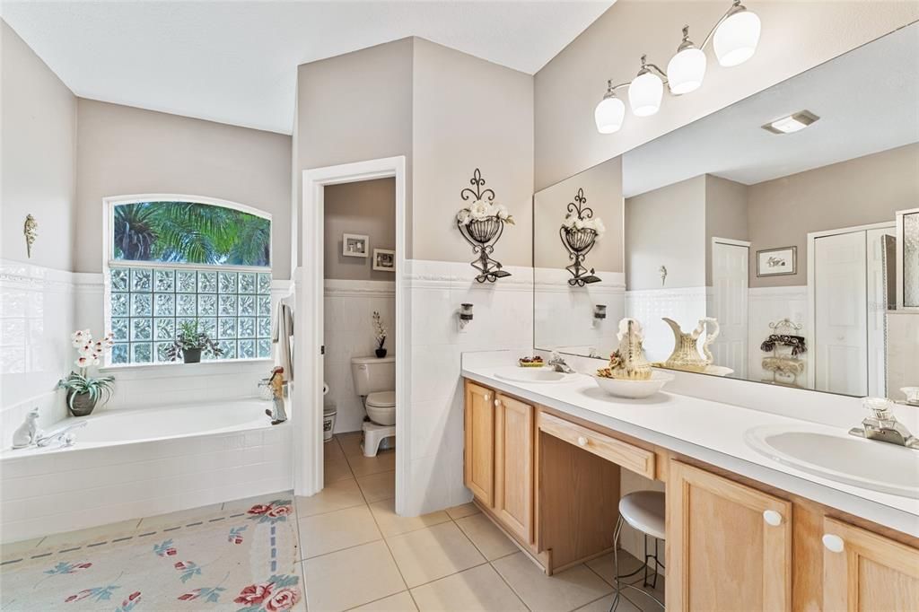 待售: $385,000 (3 贝兹, 2 浴室, 2364 平方英尺)