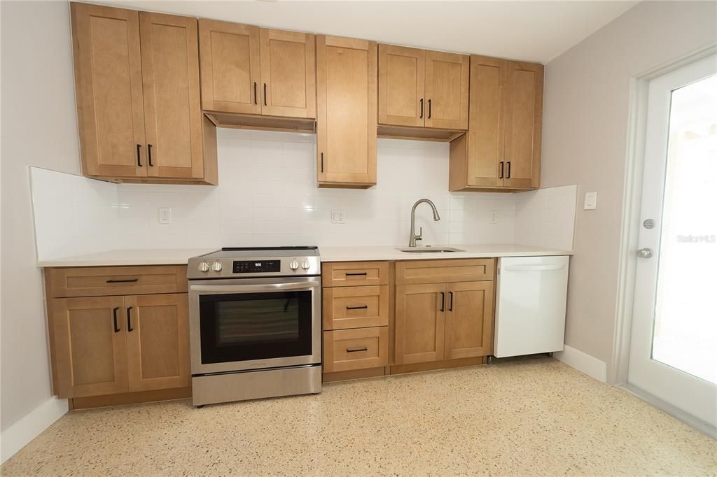 For Rent: $2,450 (2 beds, 2 baths, 800 Square Feet)