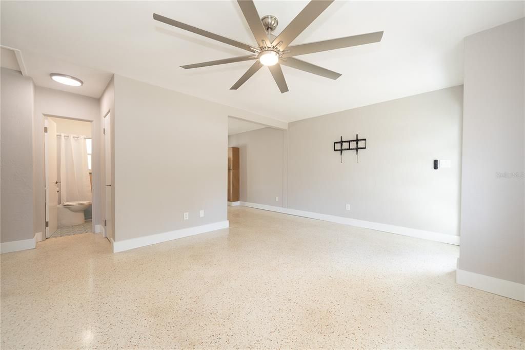 For Rent: $2,450 (2 beds, 2 baths, 800 Square Feet)