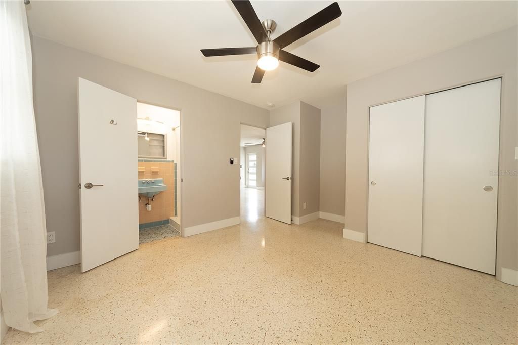 For Rent: $2,450 (2 beds, 2 baths, 800 Square Feet)