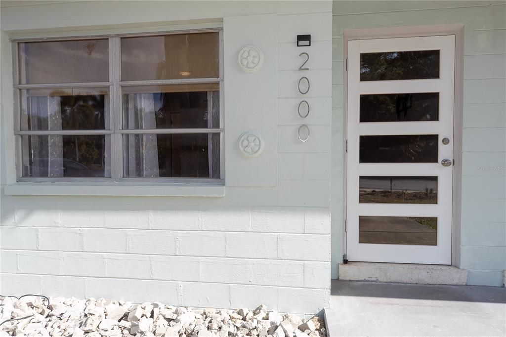 For Rent: $2,450 (2 beds, 2 baths, 800 Square Feet)