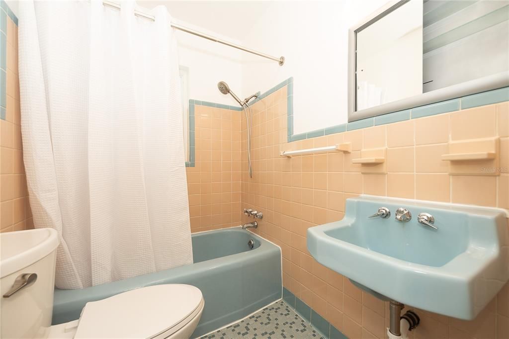 For Rent: $2,450 (2 beds, 2 baths, 800 Square Feet)