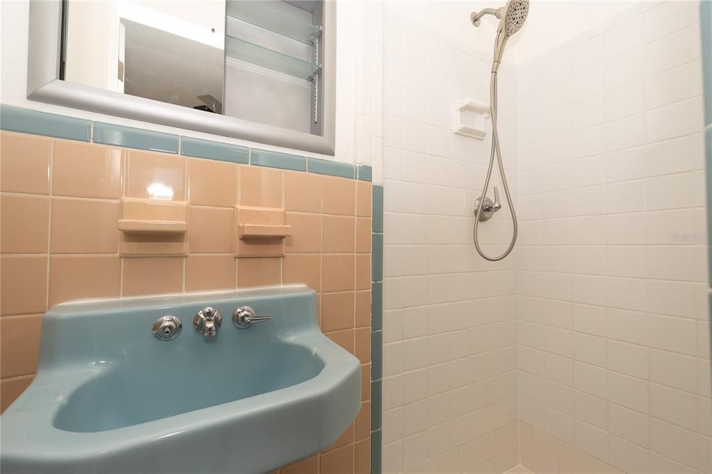 For Rent: $2,450 (2 beds, 2 baths, 800 Square Feet)