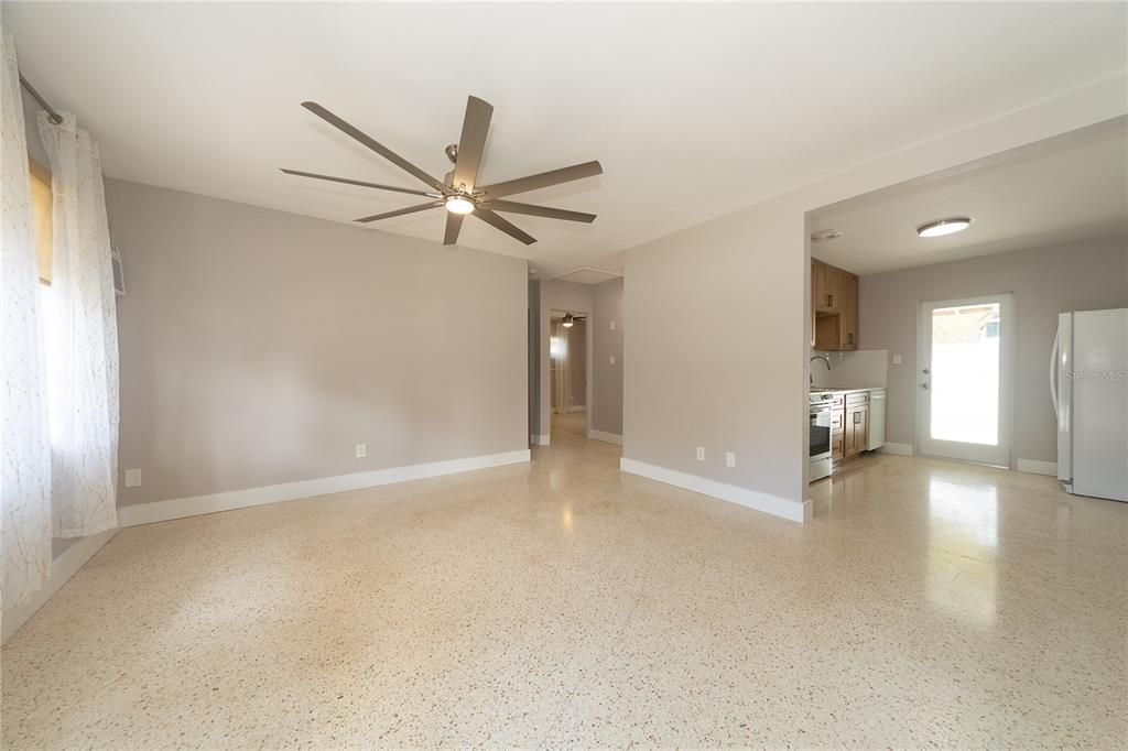 For Rent: $2,450 (2 beds, 2 baths, 800 Square Feet)