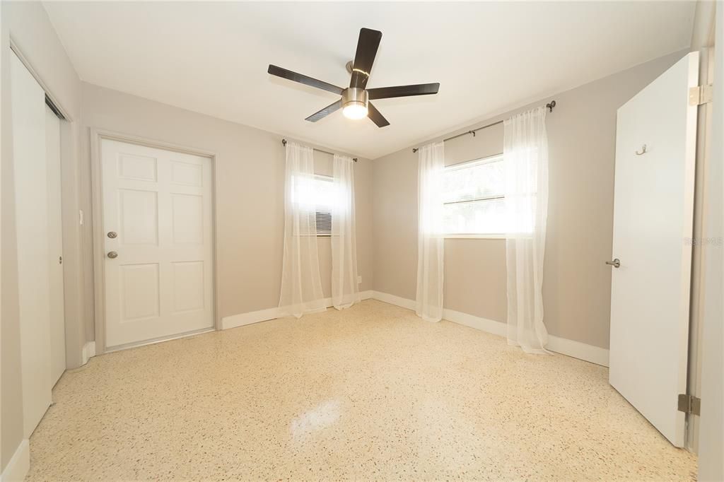 For Rent: $2,450 (2 beds, 2 baths, 800 Square Feet)