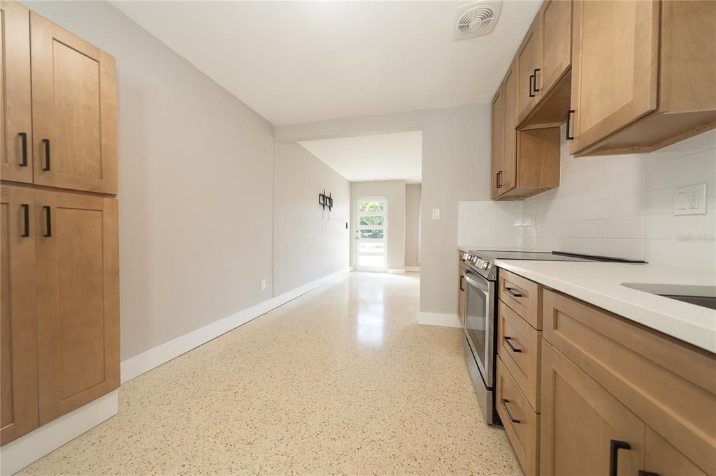 For Rent: $2,450 (2 beds, 2 baths, 800 Square Feet)