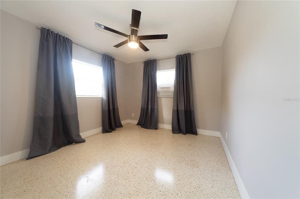 For Rent: $2,450 (2 beds, 2 baths, 800 Square Feet)