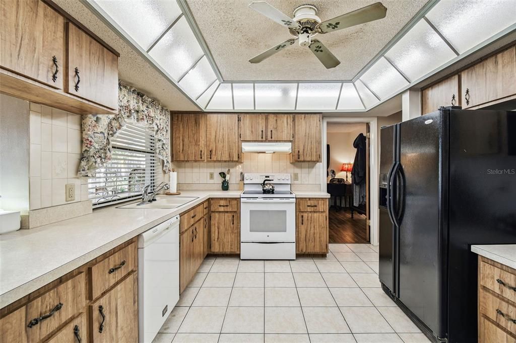 For Sale: $274,900 (2 beds, 2 baths, 1510 Square Feet)