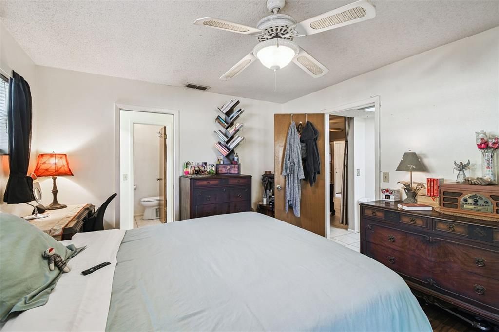 For Sale: $274,900 (2 beds, 2 baths, 1510 Square Feet)
