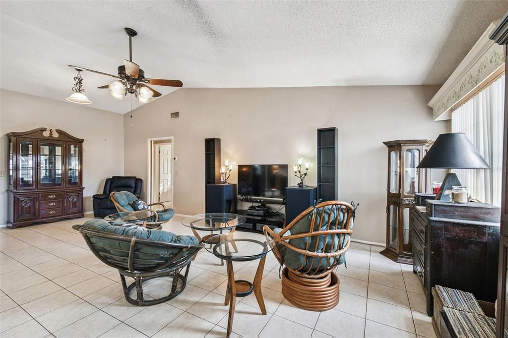 For Sale: $274,900 (2 beds, 2 baths, 1510 Square Feet)