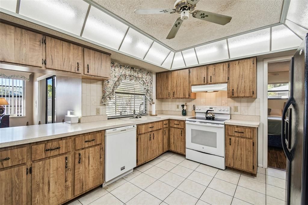 For Sale: $274,900 (2 beds, 2 baths, 1510 Square Feet)