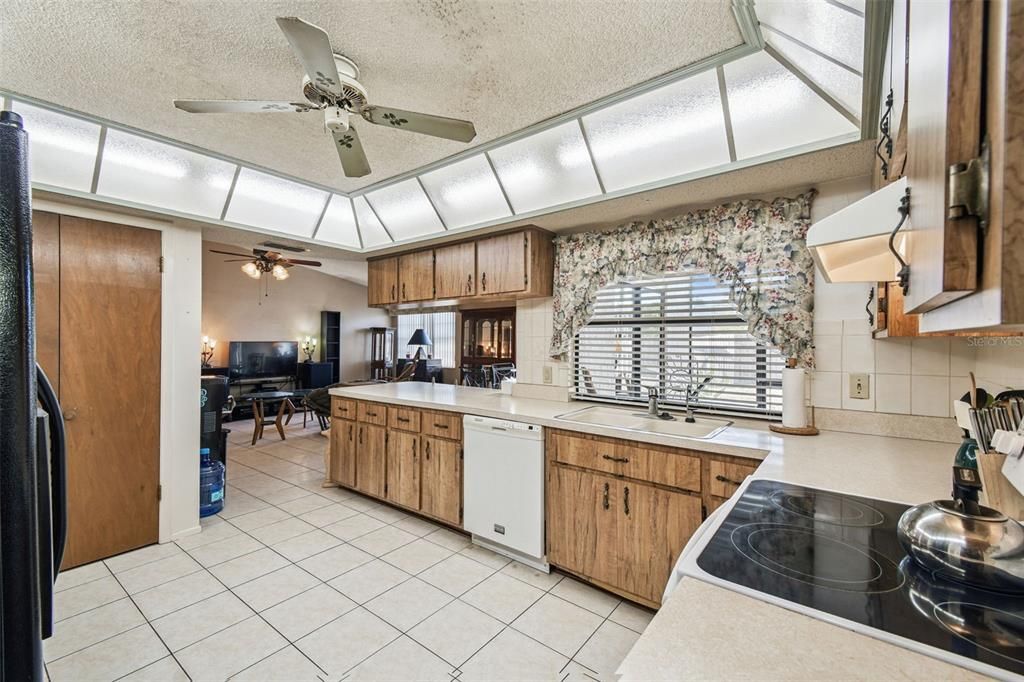 For Sale: $274,900 (2 beds, 2 baths, 1510 Square Feet)