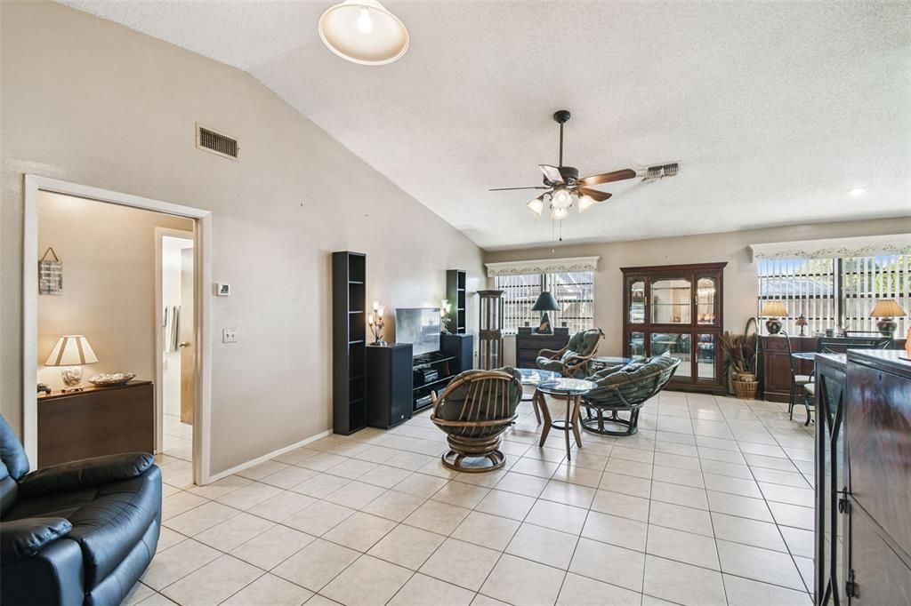 For Sale: $274,900 (2 beds, 2 baths, 1510 Square Feet)