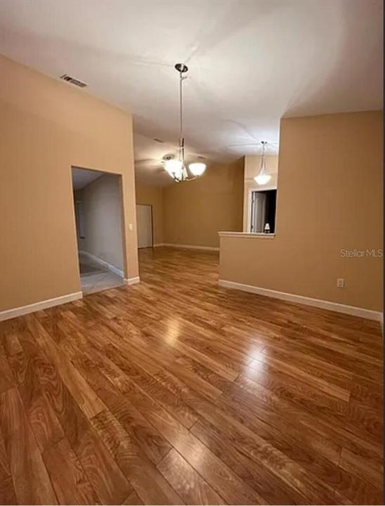 En Venta: $365,000 (3 camas, 2 baños, 2076 Pies cuadrados)