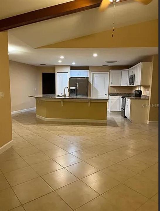 En Venta: $365,000 (3 camas, 2 baños, 2076 Pies cuadrados)