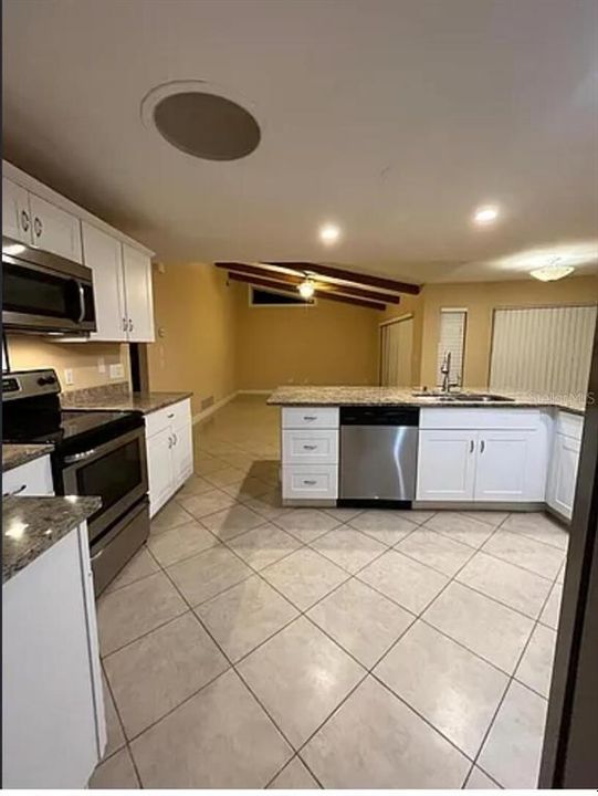 En Venta: $365,000 (3 camas, 2 baños, 2076 Pies cuadrados)