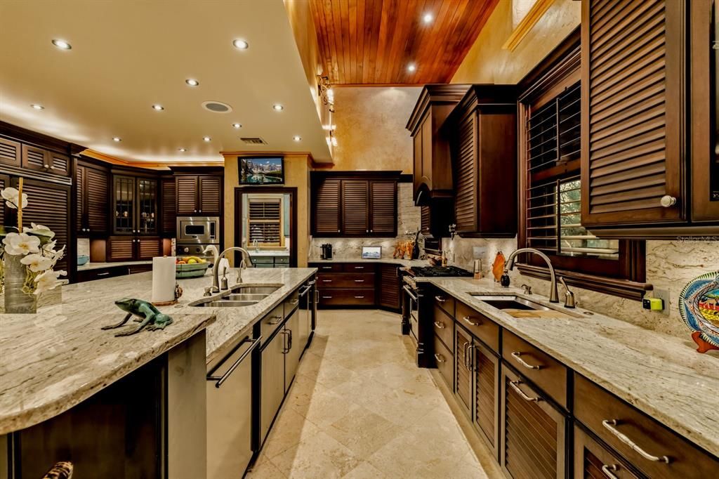 На продажу: $10,895,000 (5 спален, 6 ванн, 6417 Квадратных фут)