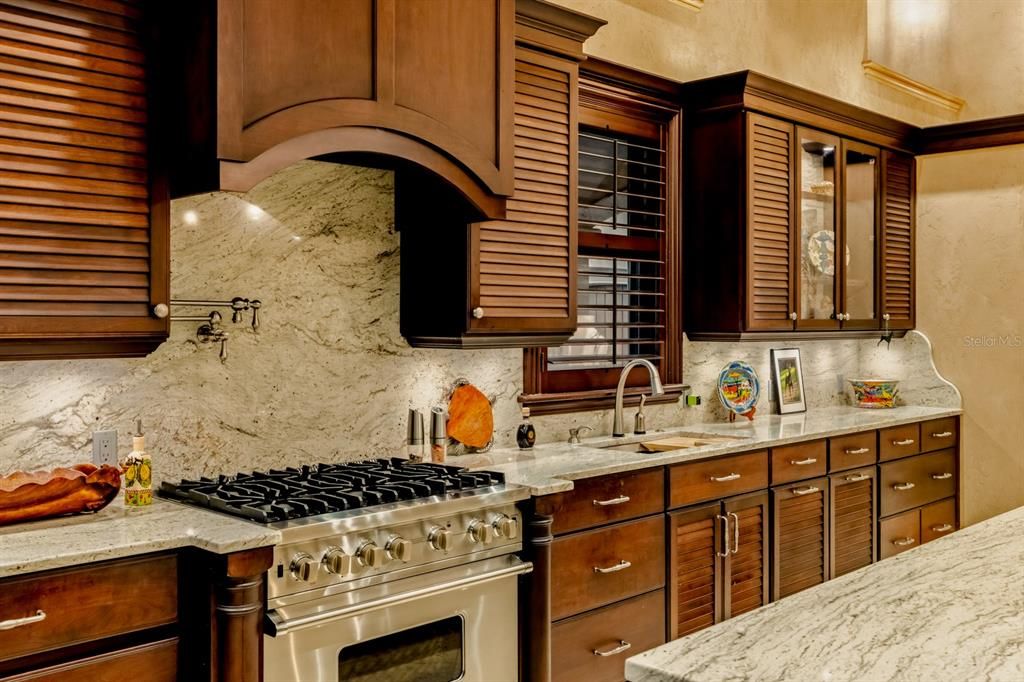 На продажу: $10,895,000 (5 спален, 6 ванн, 6417 Квадратных фут)