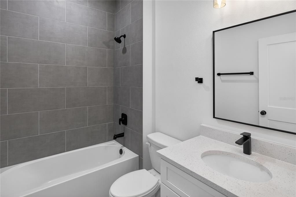 В аренду: $2,100 (4 спален, 2 ванн, 1774 Квадратных фут)