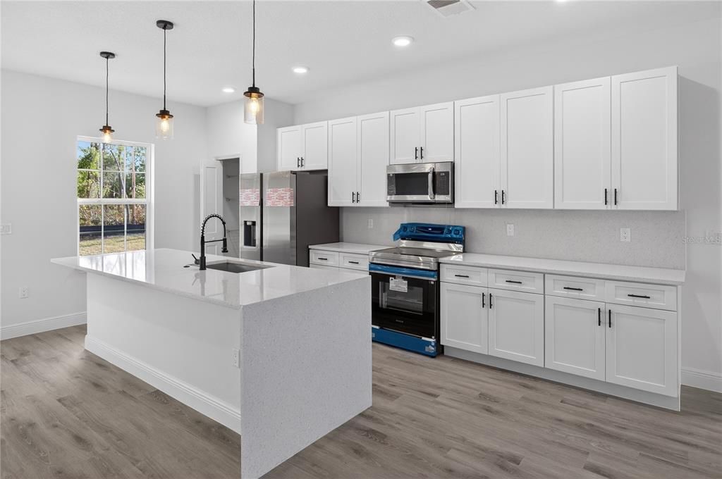 В аренду: $2,100 (4 спален, 2 ванн, 1774 Квадратных фут)