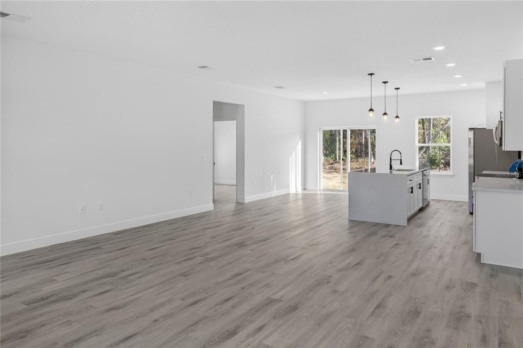 В аренду: $2,100 (4 спален, 2 ванн, 1774 Квадратных фут)