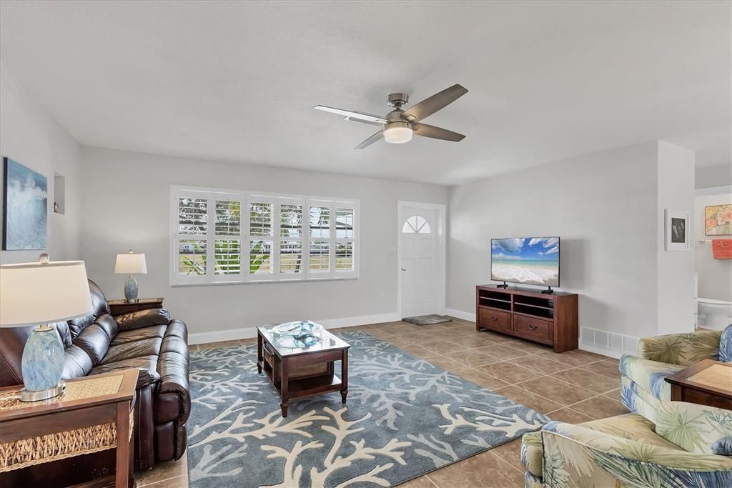 На продажу: $749,000 (2 спален, 2 ванн, 1338 Квадратных фут)