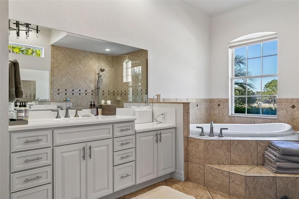 待售: $2,700,000 (5 贝兹, 4 浴室, 4287 平方英尺)