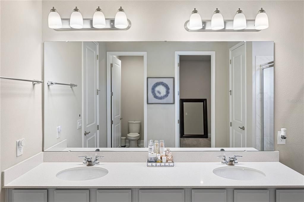 En Venta: $672,000 (5 camas, 4 baños, 3532 Pies cuadrados)