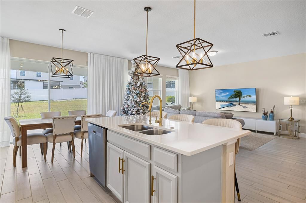 En Venta: $672,000 (5 camas, 4 baños, 3532 Pies cuadrados)