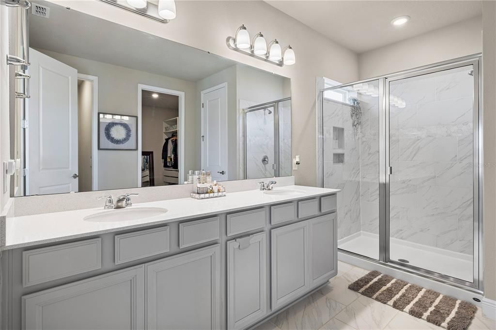 En Venta: $672,000 (5 camas, 4 baños, 3532 Pies cuadrados)