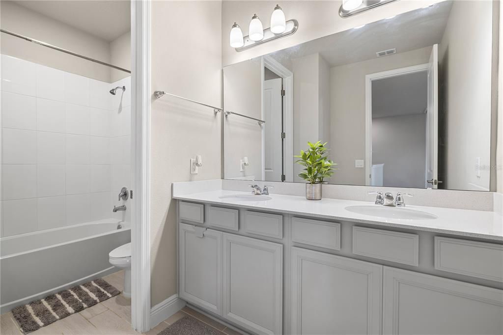 En Venta: $672,000 (5 camas, 4 baños, 3532 Pies cuadrados)