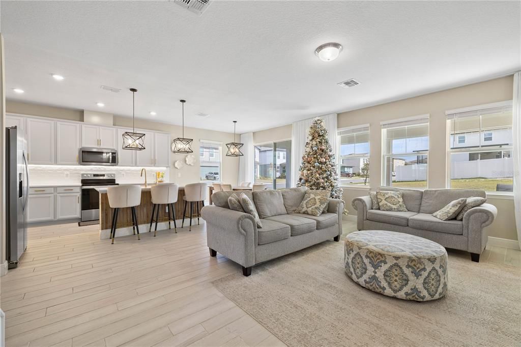 En Venta: $672,000 (5 camas, 4 baños, 3532 Pies cuadrados)