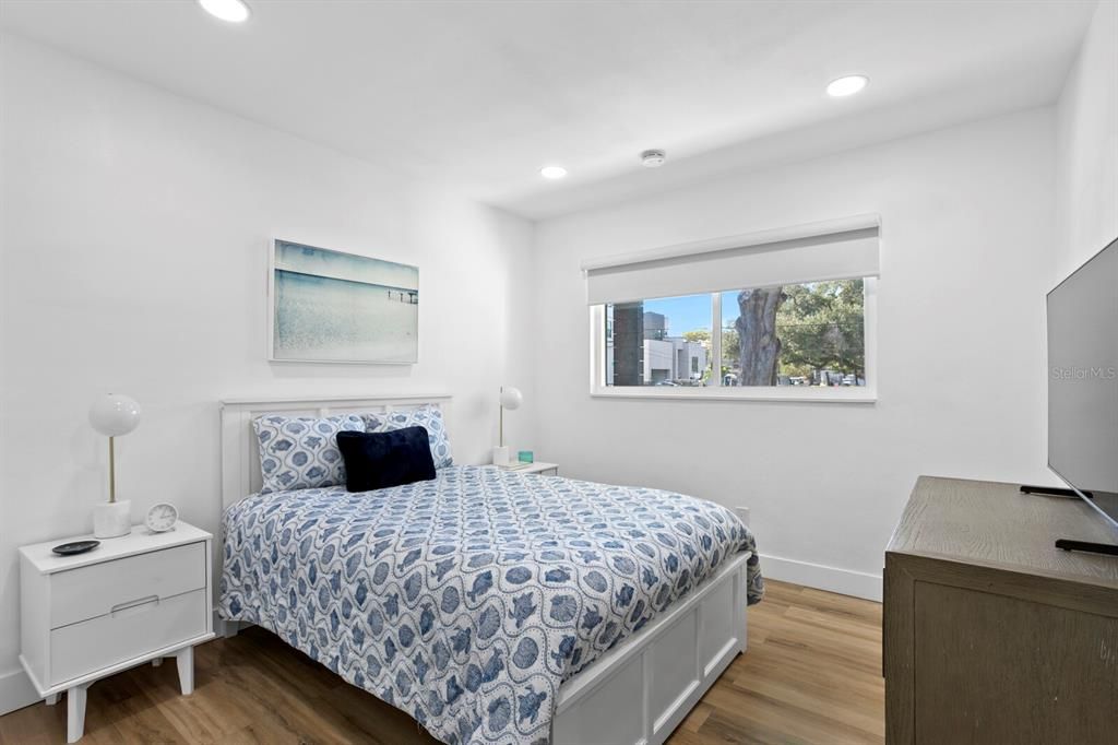 待售: $919,000 (4 贝兹, 2 浴室, 2059 平方英尺)