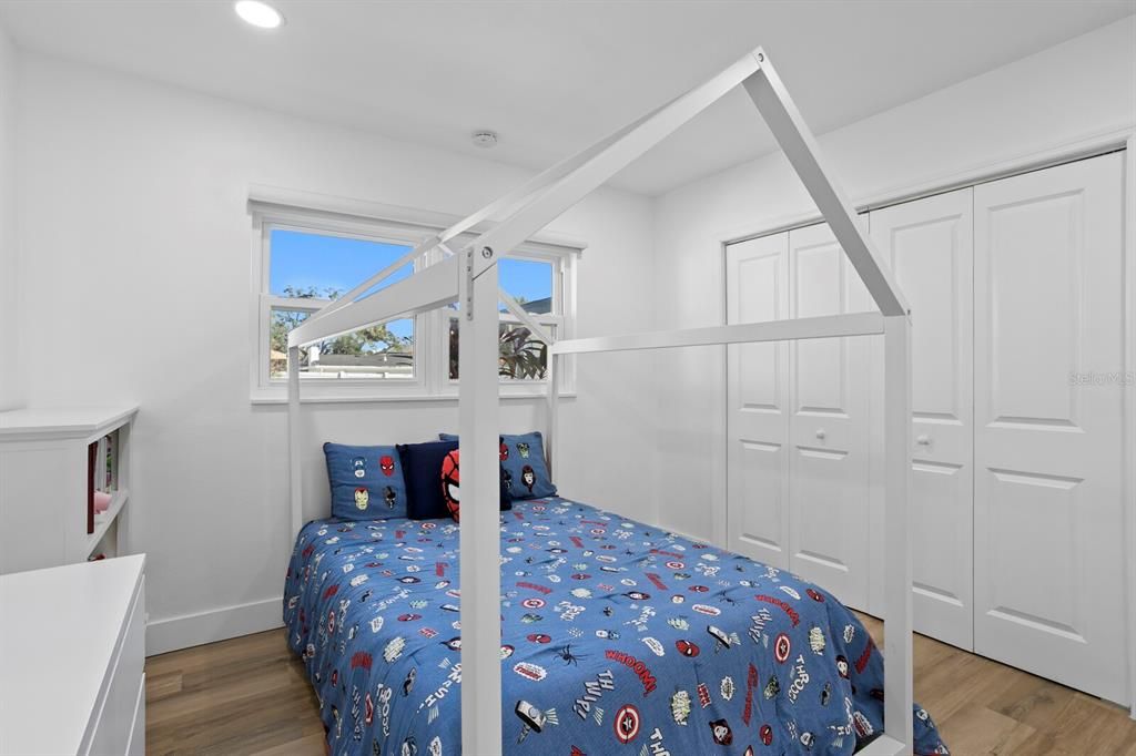 待售: $919,000 (4 贝兹, 2 浴室, 2059 平方英尺)